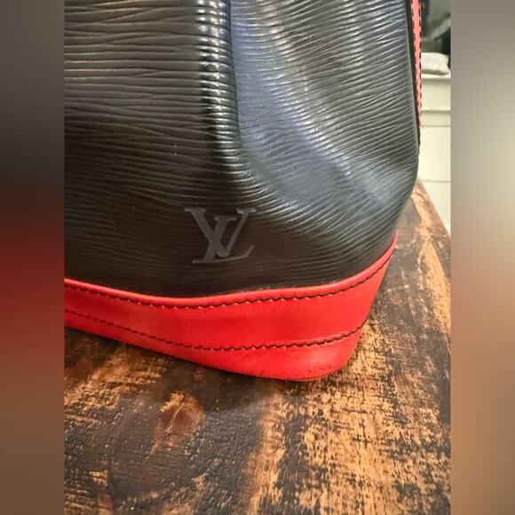 Vintage Louis Vuitton Black/Red Epi Noé Bucket Bag W/COA - Picture 2 of 16